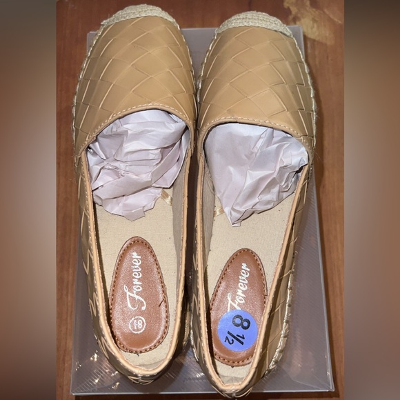 Forever Wedge Women's Round Toe Heels - Picture 4 of 7